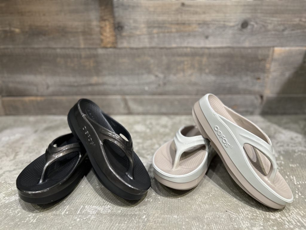 【大人気！OOFOSからNEWモデル・新色入荷！】